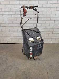lot 425 image: SOLAR Battery Charger - NO SHIPPING