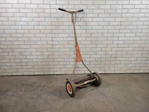lot 428 image: Vintage Scotts Silent Reel Mower - Works - NO SHIPPING
