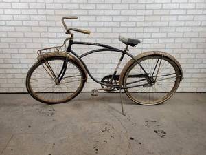 lot 429 image: Vintage Schwinn Boys Bicycle - NO SHIPPING