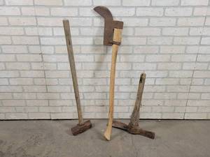 lot 434 image: Maul and (2) Axes - NO SHIPPING