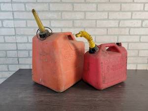 lot 450 image: 2 & 6 Gallon Poly Gas Cans - NO SHIPPING