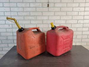 lot 453 image: (2) 6 Gallon Poly Gas Cans - NO SHIPPING
