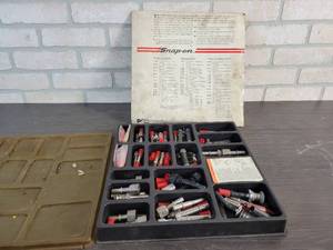 lot 467 image: Snap-on Fuel Pressure Testing Adapters
