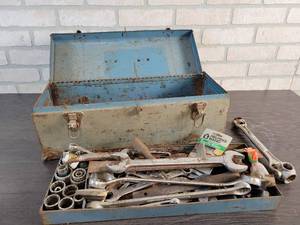 lot 472 image: Steel Toolbox w Assorted Hand Tools - NO SHIPPING
