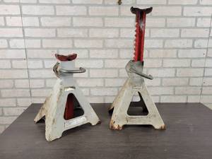 lot 479 image: LARIN 6-Ton Jack Stands - NO SHIPPING