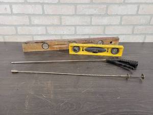 lot 516 image: Levels, VACULA Blow Gun and Magnetic Grabber