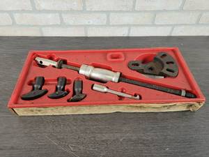lot 542 image: Snap-on Slide Hammer Puller Set
