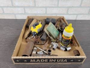 lot 550 image: Assorted Sockets and Tools