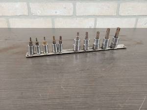 lot 557 image: Snap-on Security Torx Bits - 38 and 14 Drive - Sizes up to T50