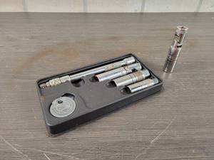 lot 565 image: Snap-on 38 Drive Spark Plug Sockets and Extension