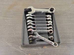 lot 579 image: Snap-on Stubby Combination Metric Wrenches - Up to 19mm