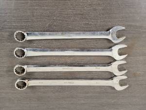 lot 582 image: (4) Snap-on Standard Combination Wrenches - 1-18, 1-116, 1 and 1516