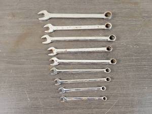 lot 584 image: (9) Snap-on Metric Combination Wrenches - 17mm, (2) 14mm, 12mm, 11mm, 9mm, 8mm, 7mm, 6mm