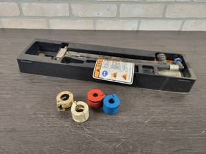 lot 598 image: Snap-on Fuel Pressure Gauge F1A100-100.2 (Unknown Condition) and (4) Tube Spring Lock Coupler Tools