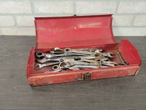lot 600 image: Steel Toolbox w Assorted Combination Wrenches