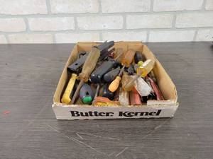 lot 601 image: Lot of Assorted Screwdrivers and More
