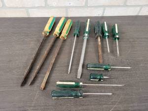 lot 602 image: (12) S-K Screwdrivers