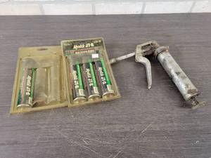 lot 605 image: Grease Gun (3oz) and (4) Tubes - NO SHIPPING