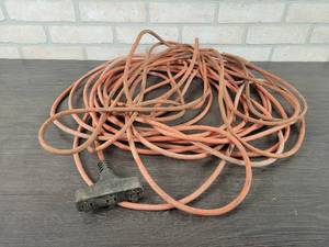 lot 627 image: Extension Cords w Triple Tap