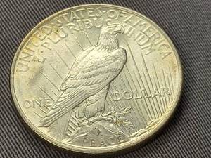 1924 US PEACE SILVER DOLLAR UNC