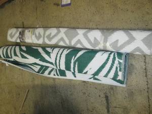 2 indooroutdoor reversible 5x7 rug...