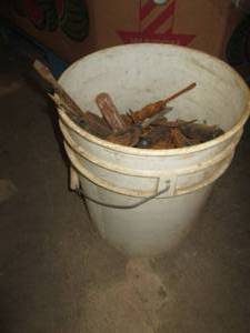 5 gallon bucket full of screwdriver...