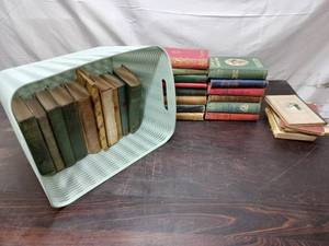 lot 9 image: Collection of Vintage and Antique Books