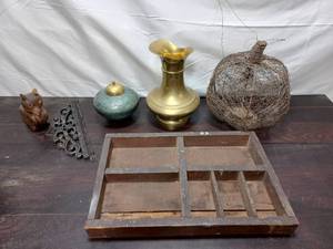 lot 27 image: Small Collection of Dcor