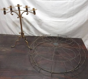 lot 28 image: Metal Dcor