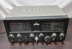 lot 2 image: Vintage The Hallicrafters Co. Radio Receiver Model SX-71