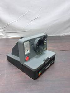 lot 59 image: Vintage OneStep2 I-Type Polaroid Camera