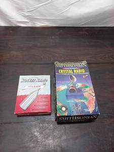 lot 65 image: Smithsonian Easy Science Crystal Radio And Crystal Rocket Radio
