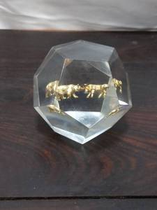 lot 87 image: Wall Street Lucite Deal Toy Trophy Bull And Bear
