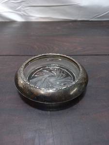 lot 90 image: Vintage Ashtray With Amston Sterling Silver Rim