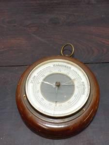lot 98 image: Old Vanderlich Barometer