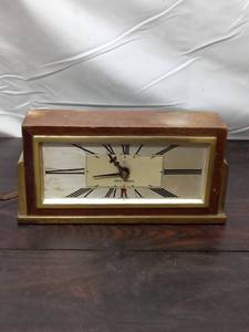 lot 99 image: Old Seth Thomas Mantle Clock