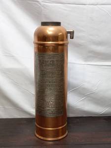 lot 103 image: Vintage Underwriters Laboratories Inc Fire Extinguisher