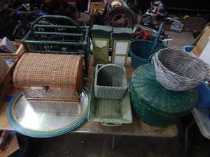 lot 4 image: Assorted Green Wicker Baskets & Mirror