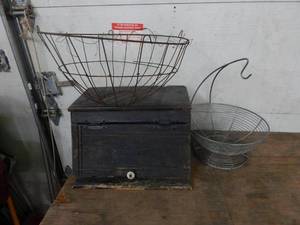 lot 7 image: Vintage Bread Box & 2-Wire Baskets