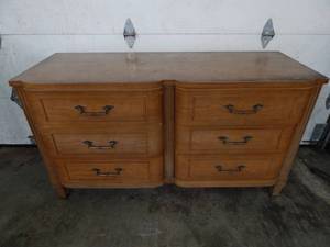 lot 2 image: Vintage 6 Drawer Dresser 32x21x56