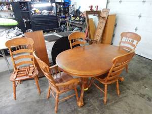 lot 25 image: Claw Foot Table With 5 Chairs, Leaf, 3-Piece Table Pad-Needs Some Repair