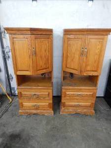 lot 29 image: 2-Arbek End Tables Honey Oak 18x24x54