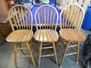 lot 32 image: 3-Oak Bar Stools 29 Seat Height, 1-other