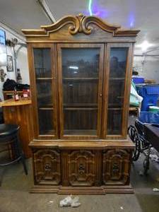 lot 33 image: Lighted Hutch With Glass Doors (No Shelves) 80x50x17