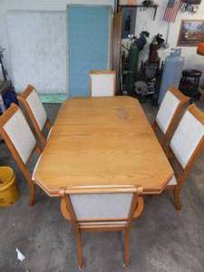 lot 35 image: Oak Dining Table With 6-Padded Chairs