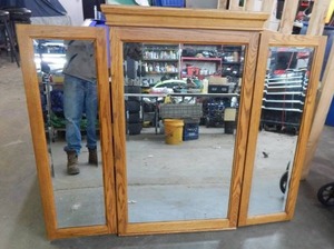 lot 36 image: Oak 3-Panel Folding Dresser Mirror