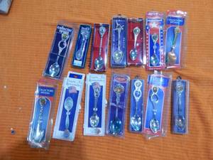 lot 44 image: 14-Collector Spoons