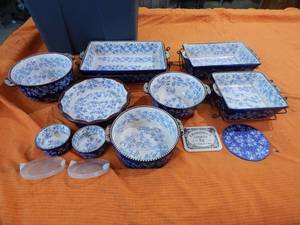 lot 46 image: Temp-Tations Blue Floral Lace Baking Dishes & Racks