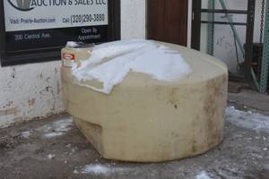 lot 20 image: 450 Gallon tank