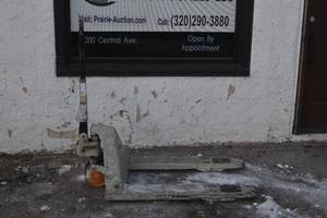 lot 15 image: Clark PTH 50 Pallet Jack